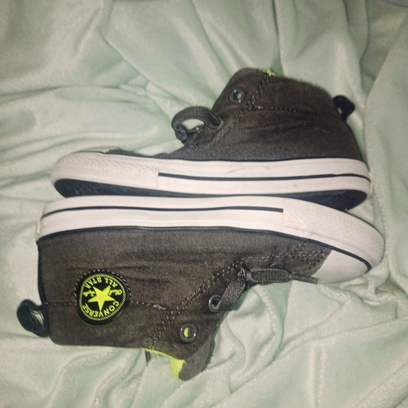 Converse SIZE 10 TODDLER GREY & LIME GREEN HIGH TOPS -EUC - Picture 2 of 6